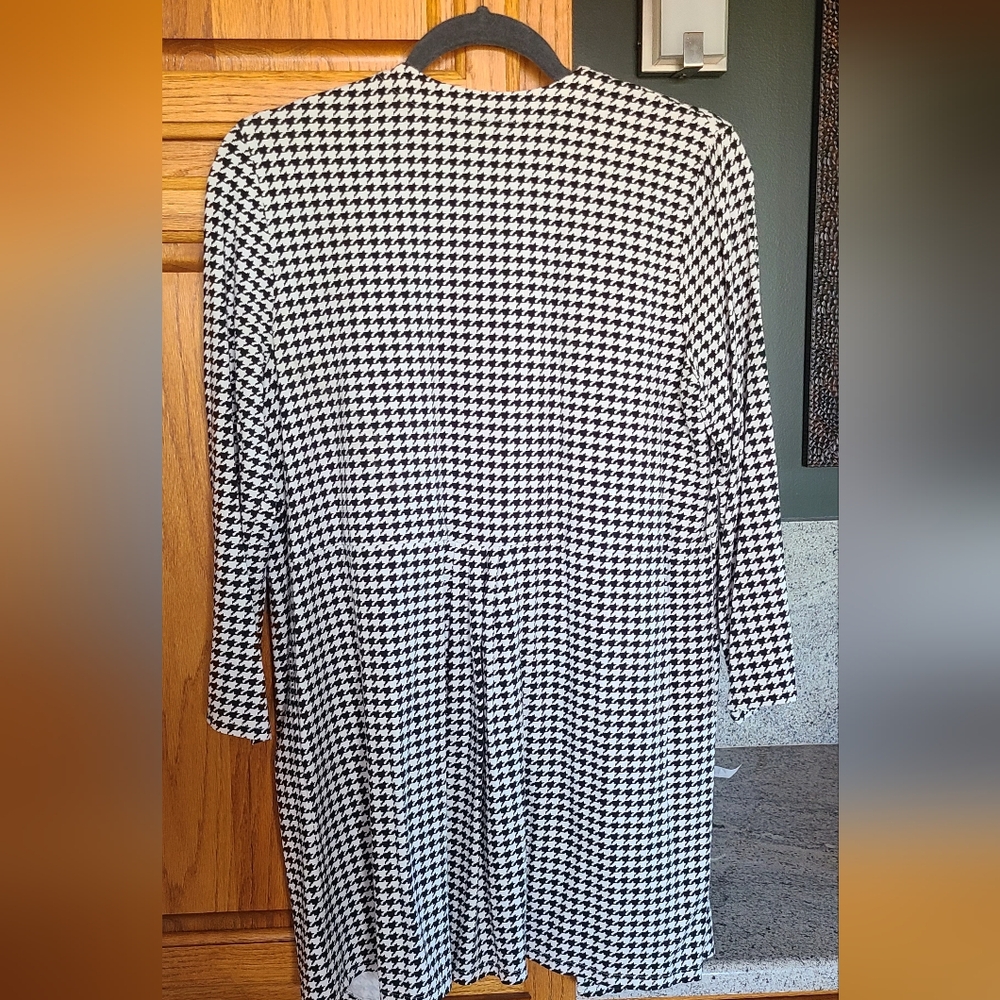 J. Jill Black and White Houndstooth Open Cardigan - Picture 2 of 2
